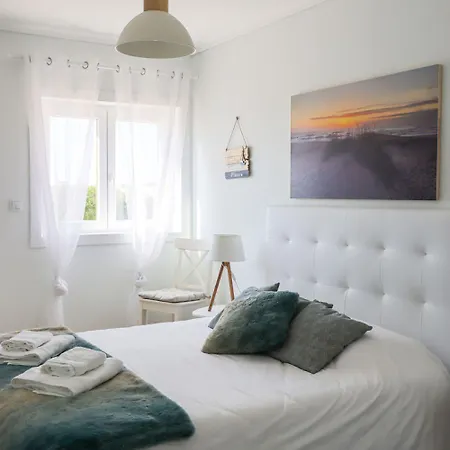 Beachfront T2 Costa Nova Surf Aveiro شقة *