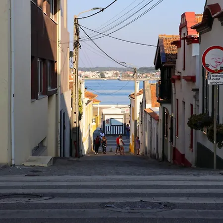 Beachfront T2 Costa Nova Surf Aveiro شقة *