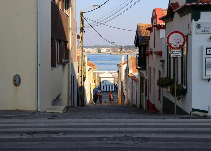 Beachfront T2 Costa Nova Surf Aveiro شقة *